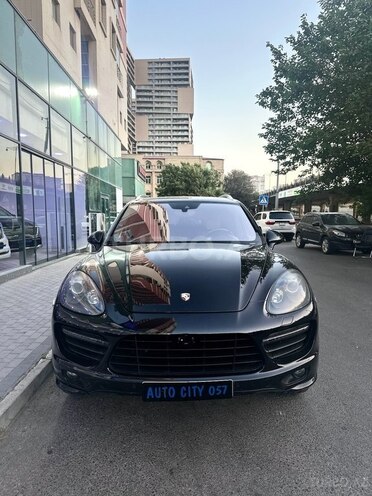Porsche Cayenne Turbo S-1