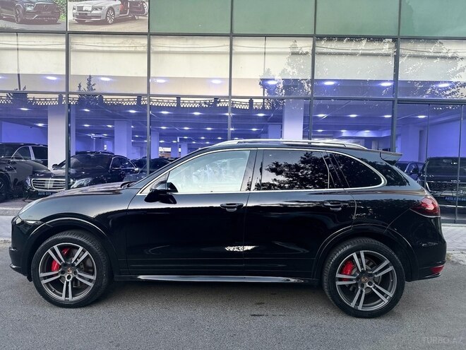 Porsche Cayenne Turbo S-3