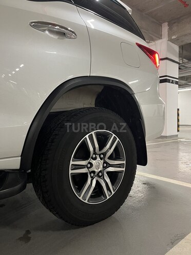 Toyota Fortuner-10