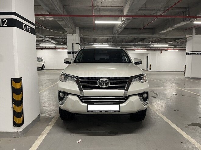 Toyota Fortuner-1