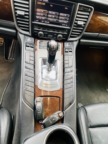 Porsche Panamera 4-14