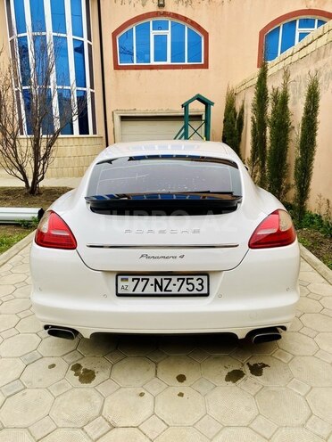 Porsche Panamera 4-6
