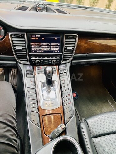 Porsche Panamera 4-12