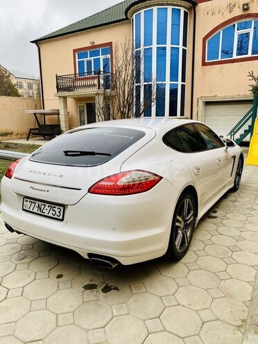 Porsche Panamera 4-5