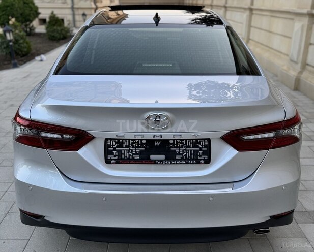 Toyota Camry-5