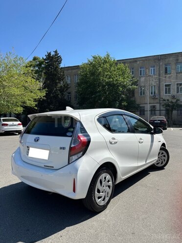 Toyota Aqua-5