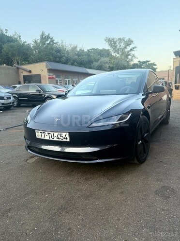 Tesla Model 3-4