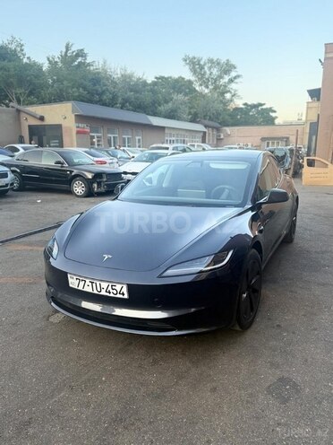 Tesla Model 3-1