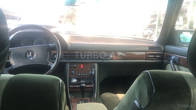 Mercedes 380 SE-4