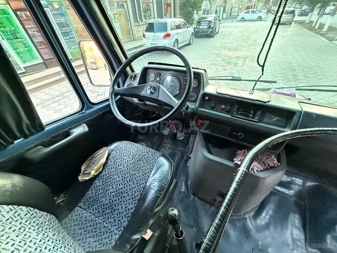 Mercedes 208 D 1993, 400,000 km - 2.3 л - Qazax