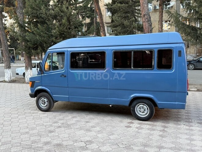 Mercedes 208 D 1993, 400,000 km - 2.3 л - Qazax