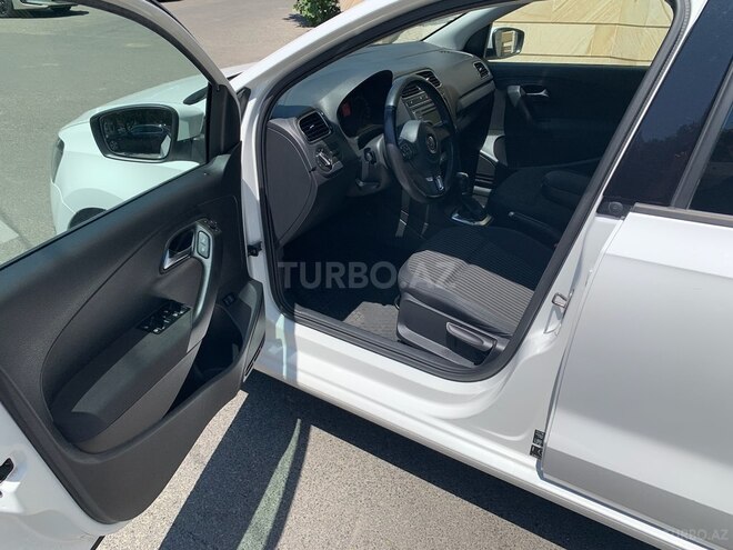 Volkswagen Polo 2013, 72,000 km - 1.6 l - Bakı