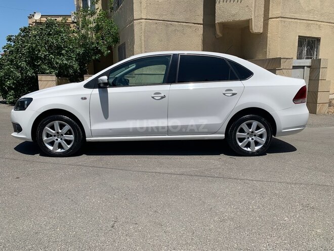 Volkswagen Polo 2013, 72,000 km - 1.6 l - Bakı