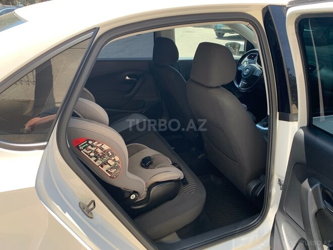 Volkswagen Polo 2013, 72,000 km - 1.6 l - Bakı