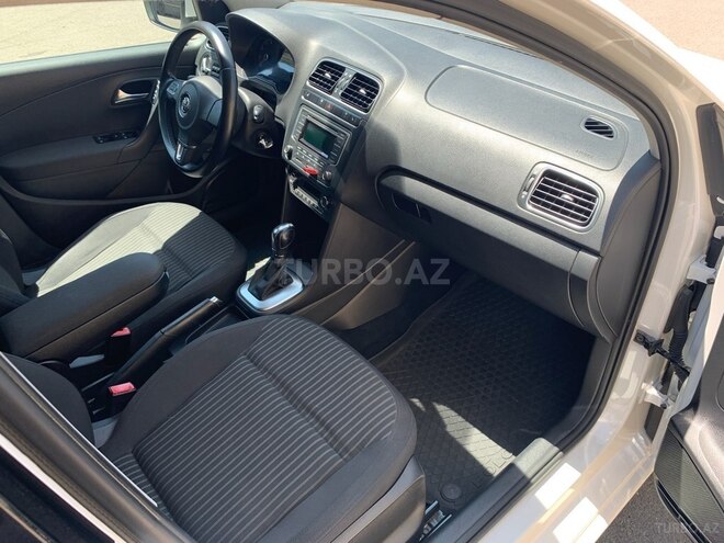 Volkswagen Polo 2013, 72,000 km - 1.6 l - Bakı