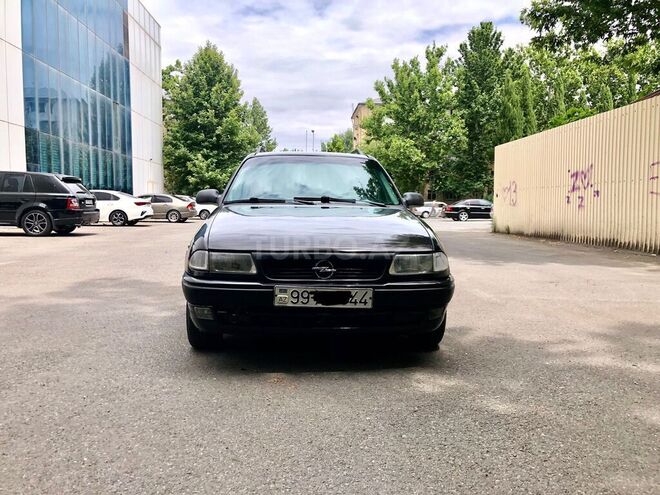Opel Astra 1996, 325,000 km - 1.6 l - Mingəçevir