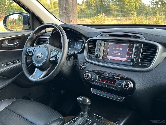 Kia Sorento-13