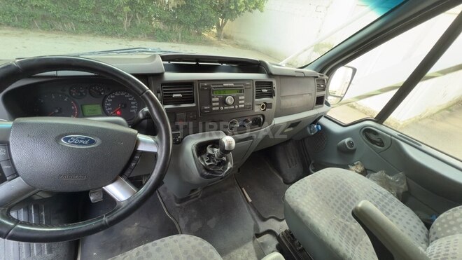 Ford Transit-5