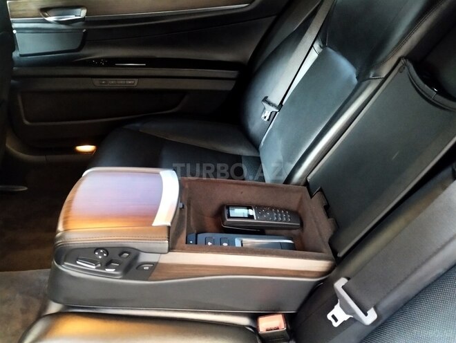BMW 750-12