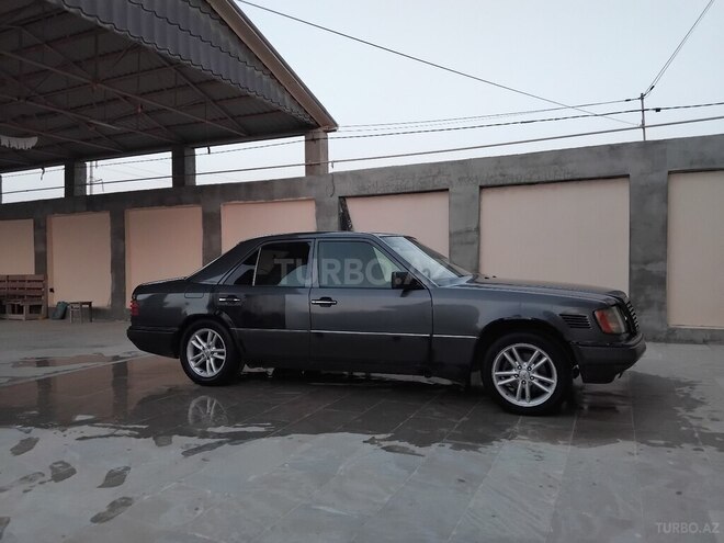 Mercedes E 250 1994, 453,987 km - 2.5 l - Bakı