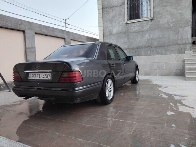 Mercedes E 250 1994, 453,987 km - 2.5 l - Bakı