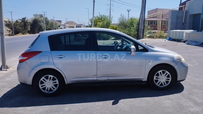 Nissan Tiida-8