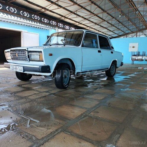 LADA (VAZ) 2107 2005, 65,000 km - 1.5 l - Salyan