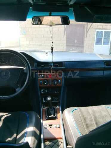 Mercedes E 250 1995, 354,256 km - 2.5 л - Salyan