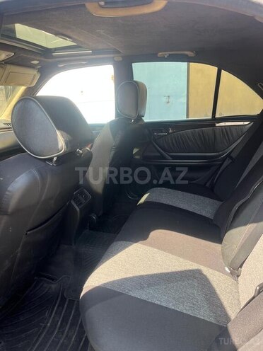 Mercedes E 270 2001, 348,000 km - 2.7 l - Bakı