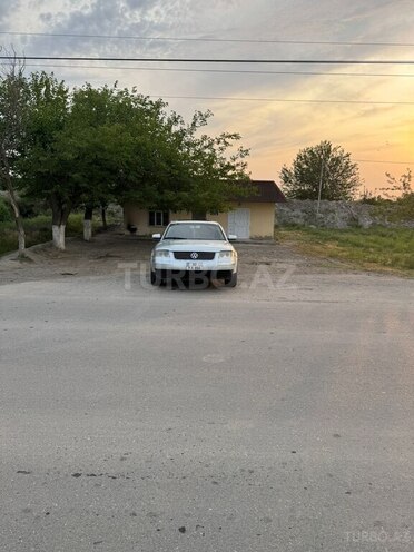 Volkswagen Passat 2002, 156,000 km - 1.8 l - Şirvan