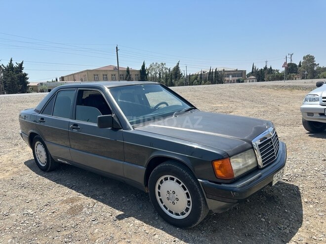 Mercedes 190 1992, 400,000 km - 2.0 l - Salyan