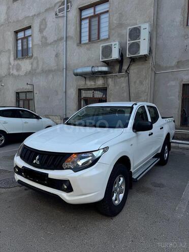 Mitsubishi L200 2016, 274,000 km - 2.4 l - Bakı