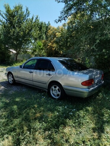 Mercedes E 240 1998, 436,241 km - 2.4 l - Sabirabad