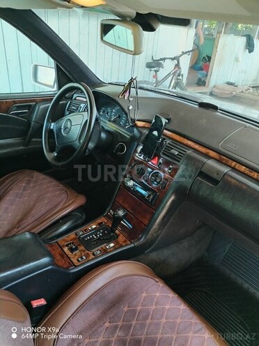 Mercedes E 240 1998, 436,241 km - 2.4 l - Sabirabad