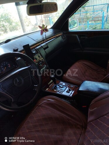Mercedes E 240 1998, 436,241 km - 2.4 l - Sabirabad