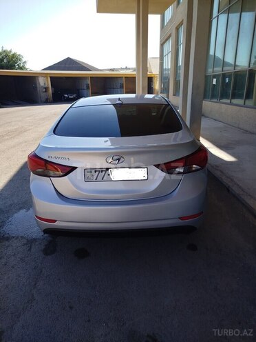 Hyundai Elantra 2015, 146,450 km - 1.8 l - Salyan