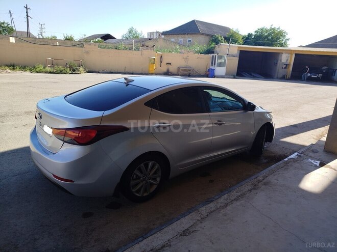 Hyundai Elantra 2015, 146,450 km - 1.8 l - Salyan