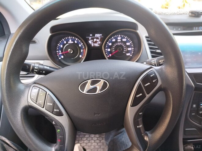 Hyundai Elantra 2015, 146,450 km - 1.8 l - Salyan
