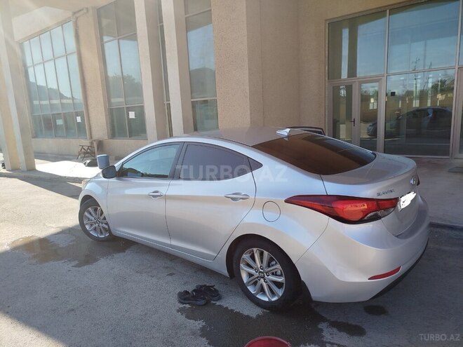 Hyundai Elantra 2015, 146,450 km - 1.8 l - Salyan