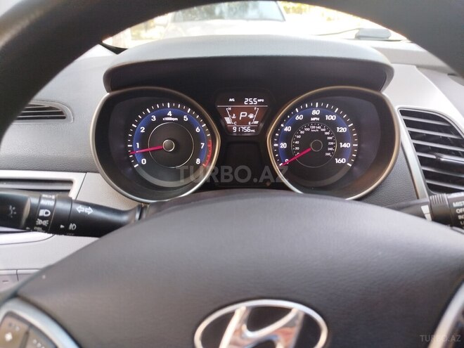 Hyundai Elantra 2015, 146,450 km - 1.8 l - Salyan