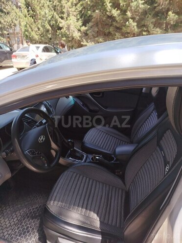 Hyundai Elantra 2015, 146,450 km - 1.8 l - Salyan