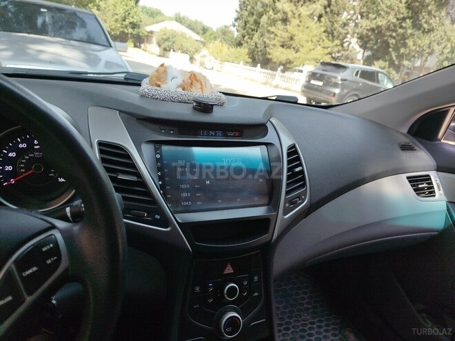 Hyundai Elantra 2015, 146,450 km - 1.8 l - Salyan