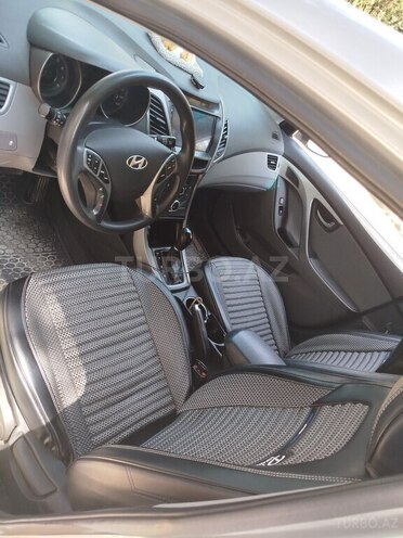 Hyundai Elantra 2015, 146,450 km - 1.8 l - Salyan