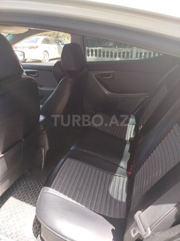 Hyundai Elantra 2015, 146,450 km - 1.8 l - Salyan