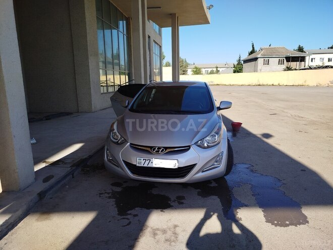 Hyundai Elantra 2015, 146,450 km - 1.8 l - Salyan