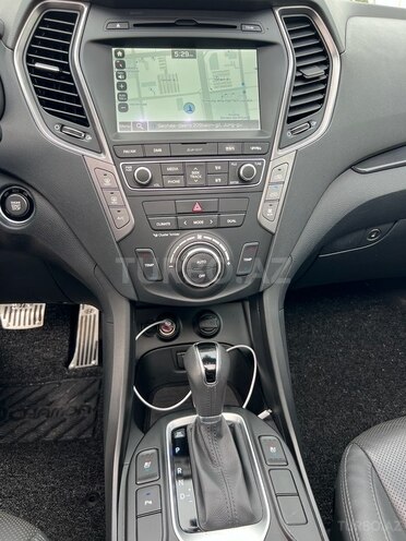 Hyundai Grand Santa Fe-10