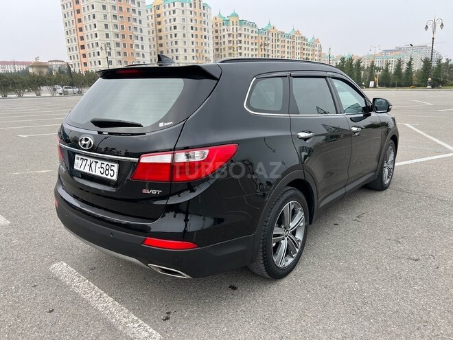 Hyundai Grand Santa Fe-16