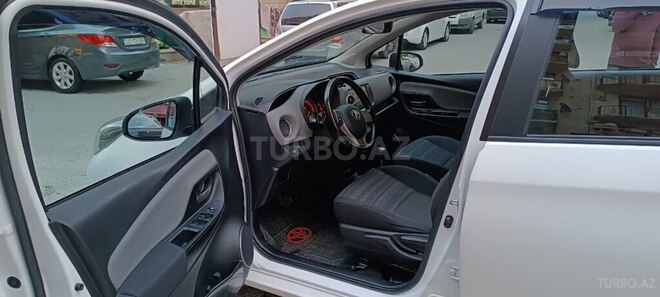 Toyota Yaris 2017, 110,700 km - 1.3 л - Bakı