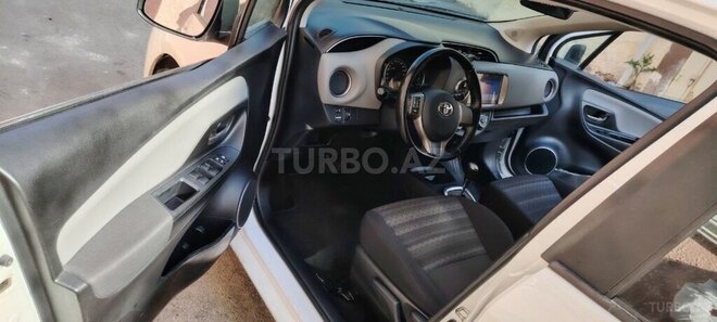 Toyota Yaris 2017, 110,700 km - 1.3 л - Bakı