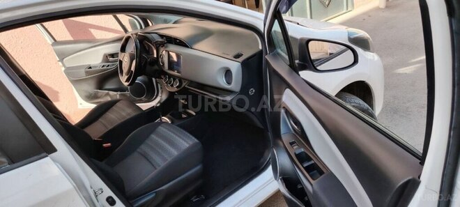 Toyota Yaris 2017, 110,700 km - 1.3 л - Bakı